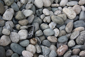 Kamenclub.ru: Галька речная окат (ассорти) фр. 50-100 мм. купить  в Сургуте галька природная округлая серая белая черная серая коричневая синяя галька речная окатанная округлая 6200 руб/т   фото КАМЕНЬ КЛУБ