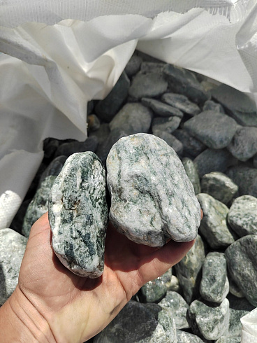 фото Галтованный жадеит (фр. 70-100 мм)  купить в Сургуте в интернет-портале КАМЕНЬ КЛУБ