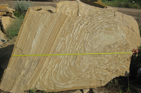 Kamenclub.ru: Форматный камень (плаха) пошаговая дорожка от 70-150 см (4 -12 см)  купить в Сургуте плитняк  форматный плаха желтый песчаник 9 000 руб/т   фото КАМЕНЬ КЛУБ