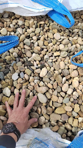 Kamenclub.ru: Галька речная окат рыжая фр. 20-40 мм. купить  в Сургуте галька речная окатанная рыжая желтая серая округлая речная галька 5000 руб/т   фото КАМЕНЬ КЛУБ