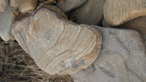 Kamenclub.ru: Песчаник пластушка галтованный желтый с рисунком (3 см)  купить в Сургуте плитняк - пластушка желтый песчаник 21000 руб/м3   фото КАМЕНЬ КЛУБ