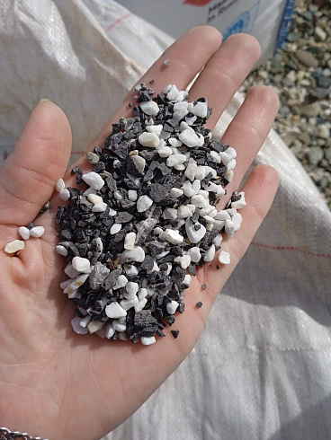 Kamenclub.ru: Мраморная крошка (щебень крошка микс: белый-зеленый-розовый) фр. 5-10 мм  купить в Сургуте мрамор белый, зеленый, розовый, разноцветный, молочный декоративная ландшафтная мраморная крошка 9500 руб/т   фото КАМЕНЬ КЛУБ