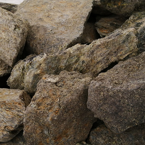 фото Змеевик салатовый  (фр. 70-100 мм)  купить в Сургуте в интернет-портале КАМЕНЬ КЛУБ