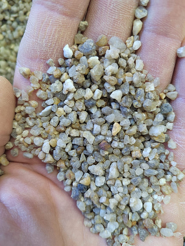 Кварцевый песок сухой фракцинированный фр. 1,6-4 мм.  купить в Сургуте фото Камень Клуб