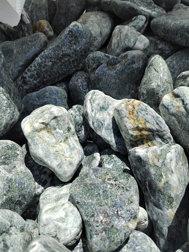 фото Галтованный жадеит (фр. 70-100 мм)  купить в Сургуте в интернет-портале КАМЕНЬ КЛУБ