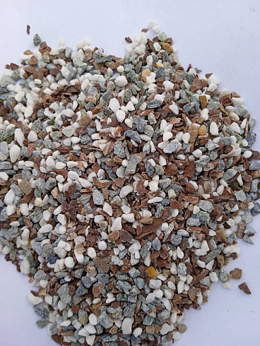 Kamenclub.ru: Мраморная крошка (щебень крошка микс : белый-черный-розовый) фр. 3-5 мм.  купить в Сургуте мрамор белый, черный, розовый, разноцветный мраморная каменная крошка декорвтивная 12000 руб/т   фото КАМЕНЬ КЛУБ