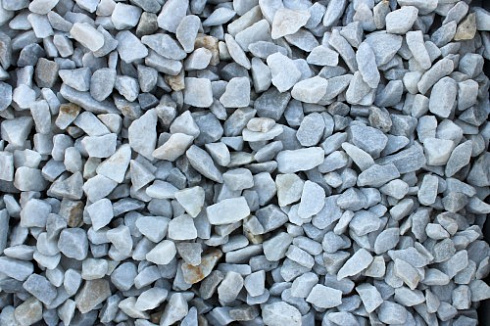 Kamenclub.ru: Мраморная крошка, щебень, цвет-белый,  фр. 20-40 мм.  купить в Сургуте мрамор белый молочный слоновая кость айвори  мраморная крошка ландшафтная 12000 руб/т   фото КАМЕНЬ КЛУБ