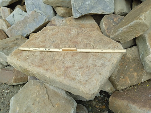 Kamenclub.ru: Песчаник для мощения дорожек, площадок, парковок ( фр 5-10 см)  купить в Сургуте песчаник  серый желтый коричневый рыжий песчаник оголтованный окатанный 6500 руб/т   фото КАМЕНЬ КЛУБ