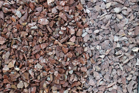 Kamenclub.ru: Мраморная крошка (щебень крошка розовый) фр. 10-20 мм.  купить в Сургуте мрамор розовый, красный каменная декоративная крошка ландшафтная 11000 руб/т   фото КАМЕНЬ КЛУБ