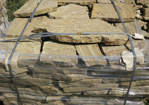 Kamenclub.ru: Песчаник пластушка желтый с рисунком (3 см)  купить в Сургуте песчаник желтый с рисунком, рыжий, желтый песчаник пластушка ландшафтная рваная 8 500 руб/м3   фото КАМЕНЬ КЛУБ