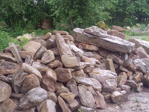 Kamenclub.ru: Песчаник декоративный ландшафтный (фр. 300-500 мм)  купить в Сургуте песчаник желтый рыжий серый зеленый валун речной окатанный природный песчаника 4 500 руб/т   фото КАМЕНЬ КЛУБ