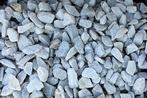 Kamenclub.ru: Мраморная крошка, щебень, цвет-белый, фр. 40-70 мм.  купить в Сургуте мрамор белый молочный айвори мраморный каменный декоративный  12000 руб/т   фото КАМЕНЬ КЛУБ