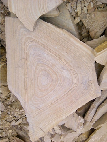 Kamenclub.ru: Форматный камень (плаха) пошаговая дорожка от 70-150 см (4 -12 см)  купить в Сургуте плитняк  форматный плаха желтый песчаник 9 000 руб/т   фото КАМЕНЬ КЛУБ