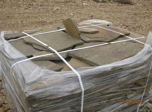 Kamenclub.ru: Песчаник пластушка серо-зеленый (3,0 см)  купить в Сургуте песчаник серо-зеленый, серый, зеленый песчаник пластушка колотый рваный ландшафтный 10200 руб/м3   фото КАМЕНЬ КЛУБ