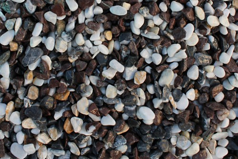 Kamenclub.ru: Мраморная крошка (щебень крошка микс : белый-черный-розовый) фр. 5-10 мм.  купить в Сургуте мрамор белый, черный, розовый, разноцветный микс декоративная мраморная каменная крошка 12000 руб/т   фото КАМЕНЬ КЛУБ