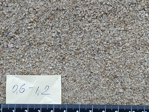 Кварцевый песок для площадок фр. 0,6-1,2 мм.  купить в Сургуте фото Камень Клуб
