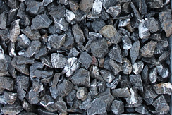 Kamenclub.ru: Щебень крошка черный (мрамор) фр. 5-10 мм.  купить в Сургуте мрамор черный с белыми прожилками, черный, белый мраморная крошка декоративная ландшафтная 11000 руб/т   фото КАМЕНЬ КЛУБ