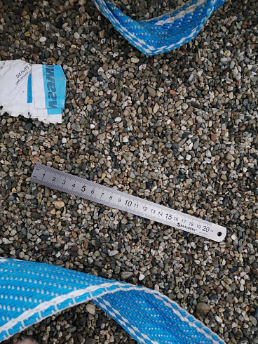 Kamenclub.ru: Галька речная окат (серая) фр.3-5 мм купить  в Сургуте галька речная серая бежевый темно-серый окатанный речной камень округлый 9500 руб/т   фото КАМЕНЬ КЛУБ