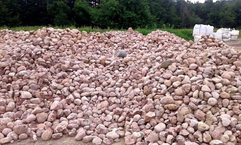 Kamenclub.ru: Розовый валунчик фр.100-300 мм.  купить в Сургуте крупный природный камень розовый, серый молочный красный речной галечник природный 7850 руб/т   фото КАМЕНЬ КЛУБ