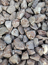 Kamenclub.ru: Мраморная крошка (щебень галтованный розовый) фр.10-20 мм.  купить в Сургуте мрамор розовый, красный ландшафтный декоративный окатанный округлый щебень 15000 руб/т   фото КАМЕНЬ КЛУБ