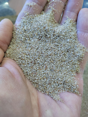 Кварцевый песок для площадок фр. 0,3 - 1 мм.  купить в Сургуте фото Камень Клуб