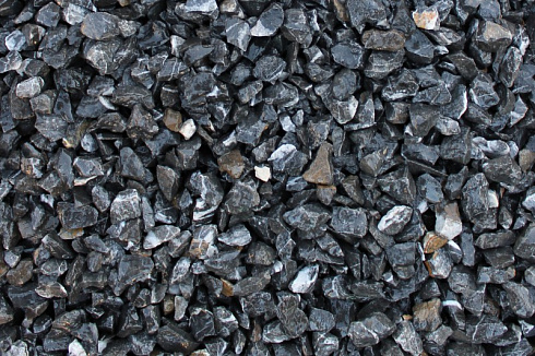 Kamenclub.ru: Щебень крошка черный (мрамор) фр. 40-70 мм.  купить в Сургуте мрамор черный с белыми прожилками, черный, белый декоративный щебень 11000 руб/т   фото КАМЕНЬ КЛУБ