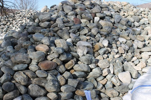 Kamenclub.ru: Ландшафтные валунчики фр.100-500 мм.  купить в Сургуте крупный природный камень серый, темно-серый, светло-серый речной валун крупный 4800 руб/т   фото КАМЕНЬ КЛУБ