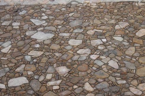 Kamenclub.ru: Песчаник для мощения дорожек, площадок, парковок ( фр 5-10 см)  купить в Сургуте песчаник  серый желтый коричневый рыжий песчаник оголтованный окатанный 6500 руб/т   фото КАМЕНЬ КЛУБ