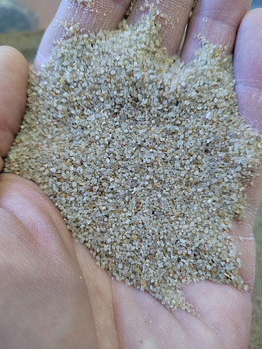 Кварцевый песок для площадок фр. 0,3 - 1 мм.  купить в Сургуте фото Камень Клуб