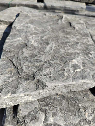 Kamenclub.ru: Песчаник галтованный для облицовки (фр. 2-5 см)  купить в Сургуте песчник рыжий желтый серый песчаник окатанный речной 6 000 руб/т   фото КАМЕНЬ КЛУБ