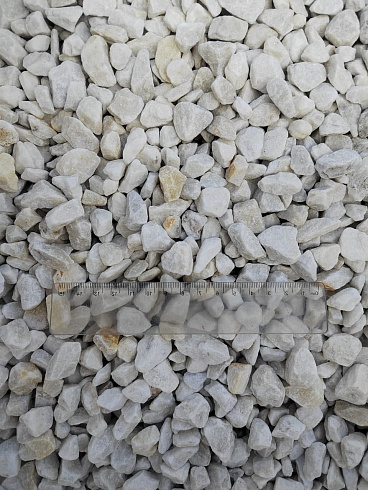 Kamenclub.ru: Мраморная крошка, щебень, цвет-белый, фр. 10-20 мм.  купить в Сургуте мрамор белый, молочный айвори каменная ландшафтная декоративная крошка шебня 12000 руб/т   фото КАМЕНЬ КЛУБ