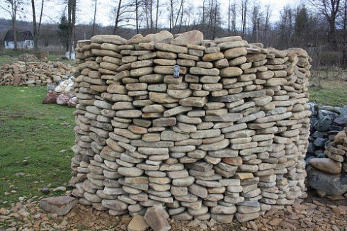 Kamenclub.ru: Песчаник для мощения дорожек, площадок, парковок ( фр 5-10 см)  купить в Сургуте песчаник  серый желтый коричневый рыжий песчаник оголтованный окатанный 6500 руб/т   фото КАМЕНЬ КЛУБ