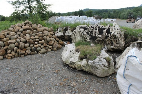 Kamenclub.ru: Песчаник ядра, фр. 100-300 мм  купить в Сургуте песчаник бежевый серый рыжий речная галька 5 000 руб/т   фото КАМЕНЬ КЛУБ