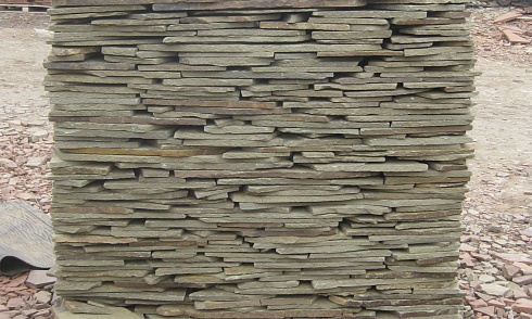 Kamenclub.ru: Песчаник пластушка серо-зеленый (1,5 см)  купить в Сургуте плитняк - пластушка серо-зеленый, серый, зеленый пластушка рваная ландшафтная колотая 10200 руб/м3   фото КАМЕНЬ КЛУБ