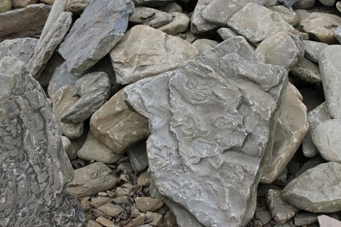 Kamenclub.ru: Песчаник декоративный ландшафтный (фр. 300-500 мм)  купить в Сургуте песчаник желтый рыжий серый зеленый валун речной окатанный природный песчаника 4 500 руб/т   фото КАМЕНЬ КЛУБ